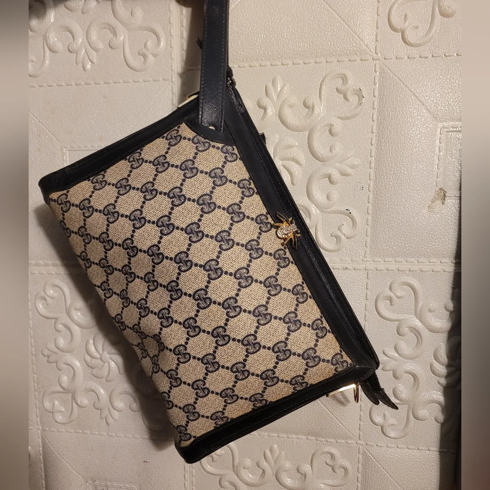 Gucci GG Supreme Canvas Navy 2 way wristlet Clutch Crossbody Bee Bag 70s Authent